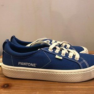Cariuma Pantone Classic Blue Canvas Women's OCA Sneakers - Size 8